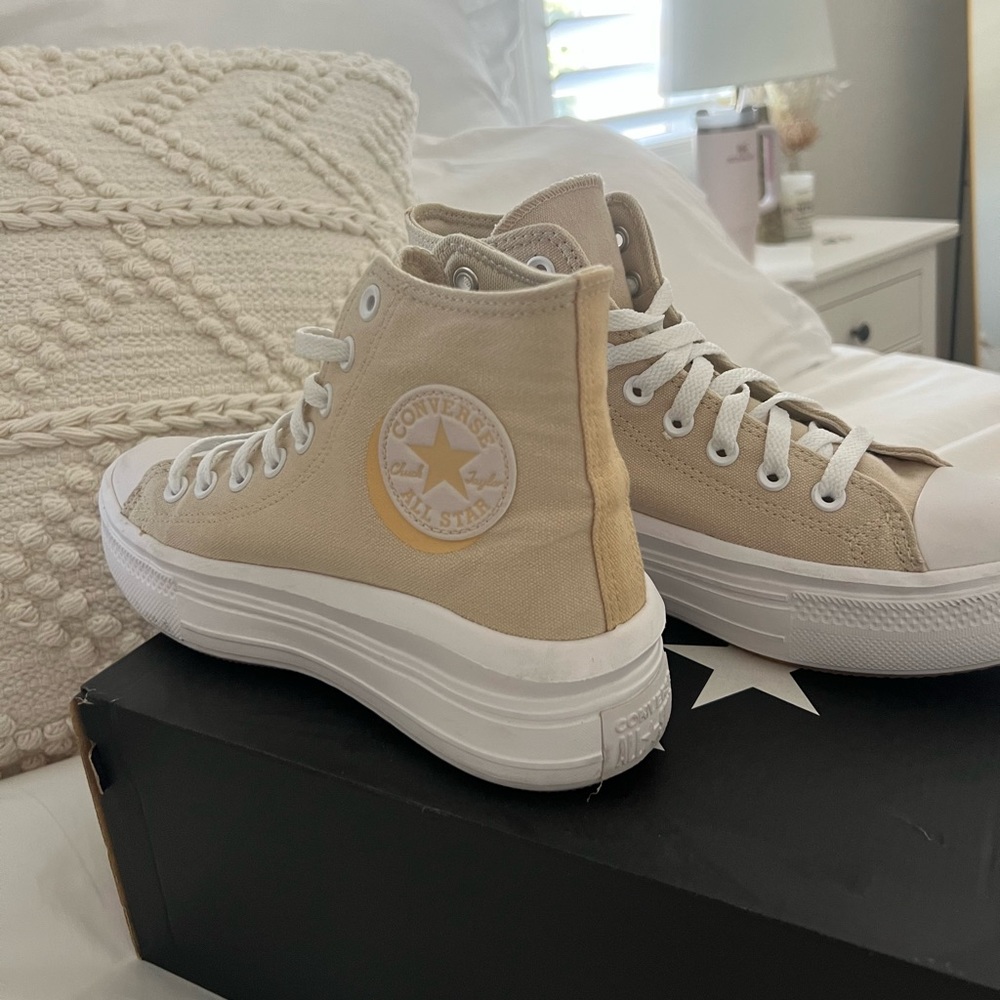 CONVERSE HIGH TOPS